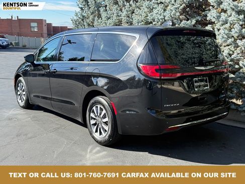Used 2024 Chrysler Pacifica Select image 5