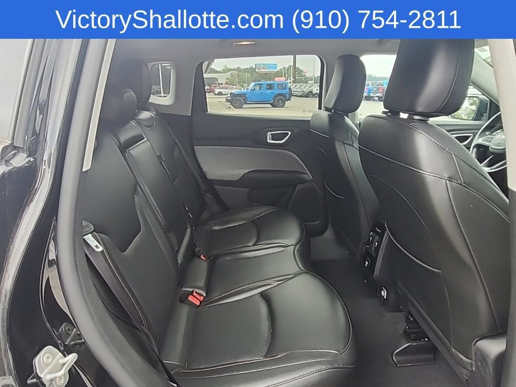 Used 2022 Jeep Compass Latitude w/ Sun and Sound Group AWD/4WD image 32