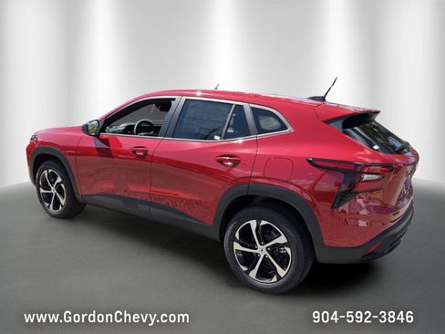 New 2026 Chevrolet Trax RS w/ Sunroof Package FWD image 4