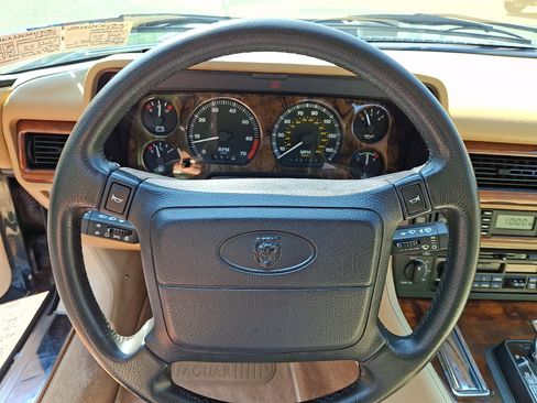 Used 1994 Jaguar XJS V12 Convertible RWD image 17