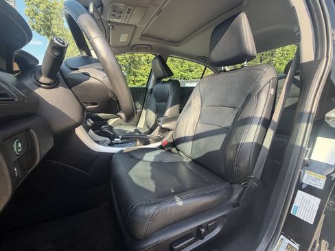 Used 2015 Honda Accord Touring image 5