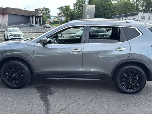Used 2018 Nissan Rogue SV AWD/4WD image 4