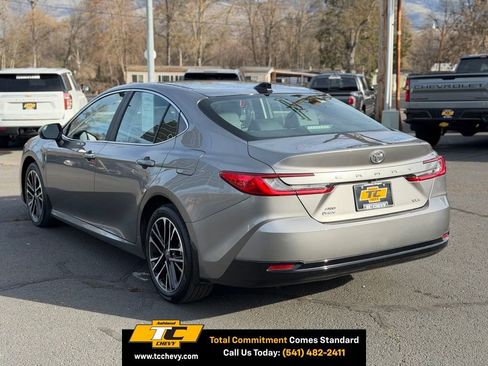 Used 2025 Toyota Camry XLE image 3