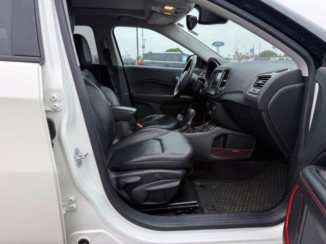 Used 2018 Jeep Compass Trailhawk w/ Leather Interior Group AWD/4WD image 12