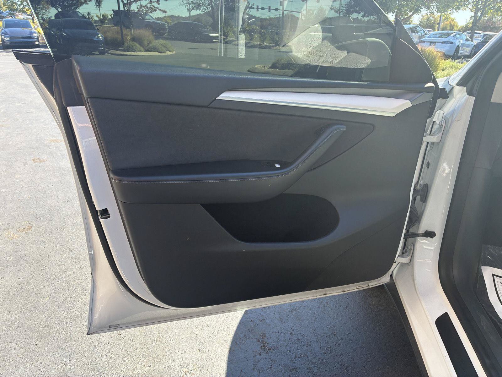 Used 2023 Tesla Model Y Long Range AWD/4WD image 18