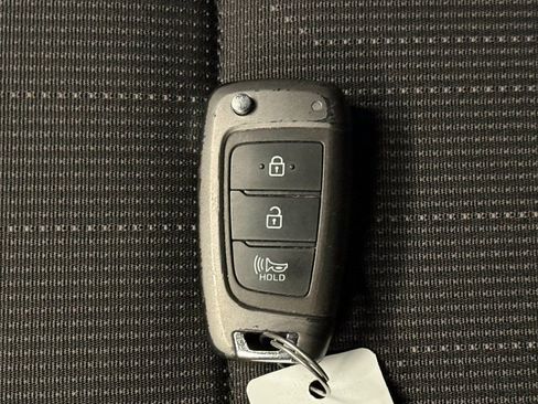 Used 2021 Hyundai Venue SE FWD image 18