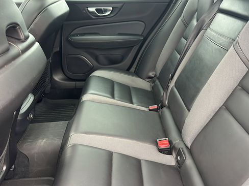 Used 2019 Volvo S60 T6 R-Design image 18