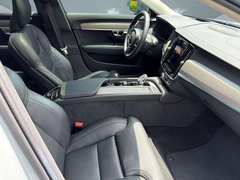 Certified 2025 Volvo V90 B6 Cross Country Ultra AWD/4WD image 24