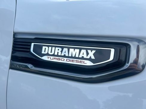 Used 2025 GMC Sierra 1500 AT4 w/ AT4 Premium Package AWD/4WD image 8