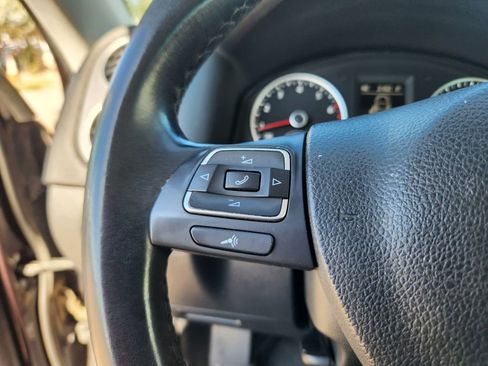 Used 2016 Volkswagen Tiguan SE image 23