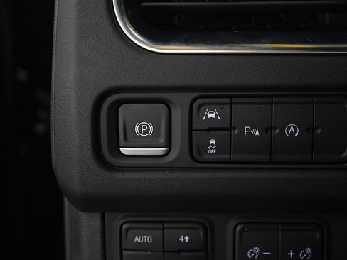 Used 2023 GMC Yukon XL SLE image 29