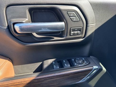 Used 2021 Chevrolet Silverado 1500 High Country w/ Technology Package AWD/4WD image 16