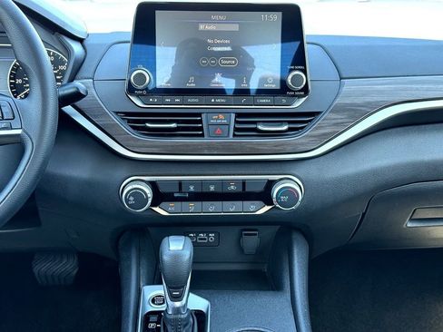 Used 2025 Nissan Altima 2.5 SV image 30