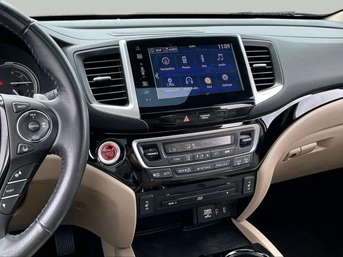 Used 2016 Honda Pilot Touring image 7