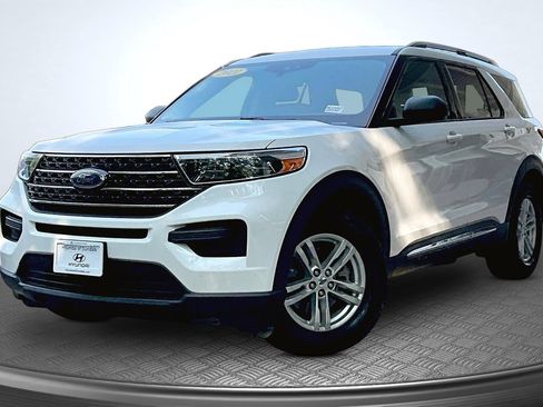Used 2021 Ford Explorer XLT RWD image 1