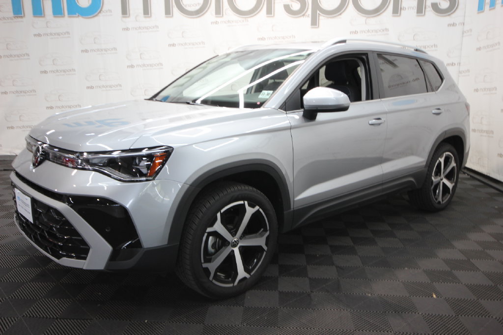 Used 2025 Volkswagen Taos SEL AWD/4WD image 2