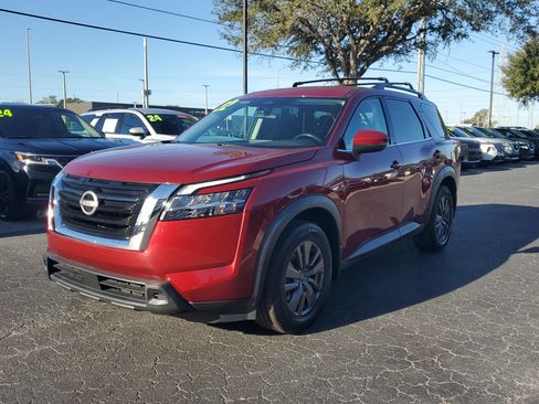 Certified 2022 Nissan Pathfinder SV image 3