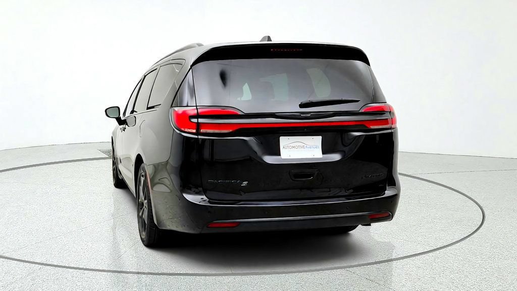 Used 2025 Chrysler Pacifica Limited FWD image 6