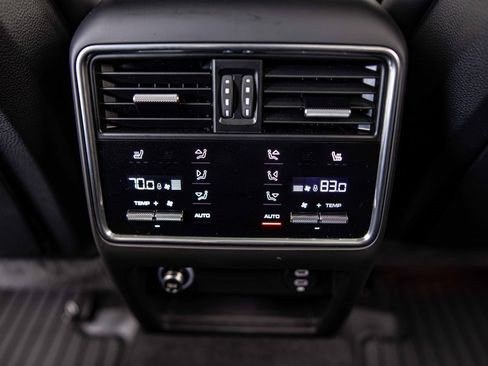 Used 2022 Porsche Cayenne S Platinum image 36