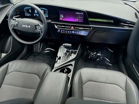 Used 2024 Kia Niro EX FWD image 12