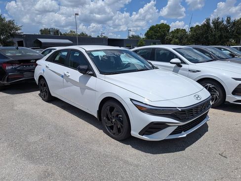New 2026 Hyundai Elantra SE FWD image 2