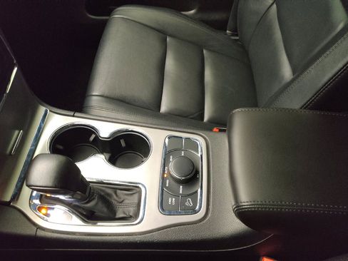 Used 2021 Jeep Grand Cherokee Limited AWD/4WD image 26