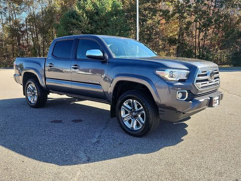 Used 2018 Toyota Tacoma Limited image 4