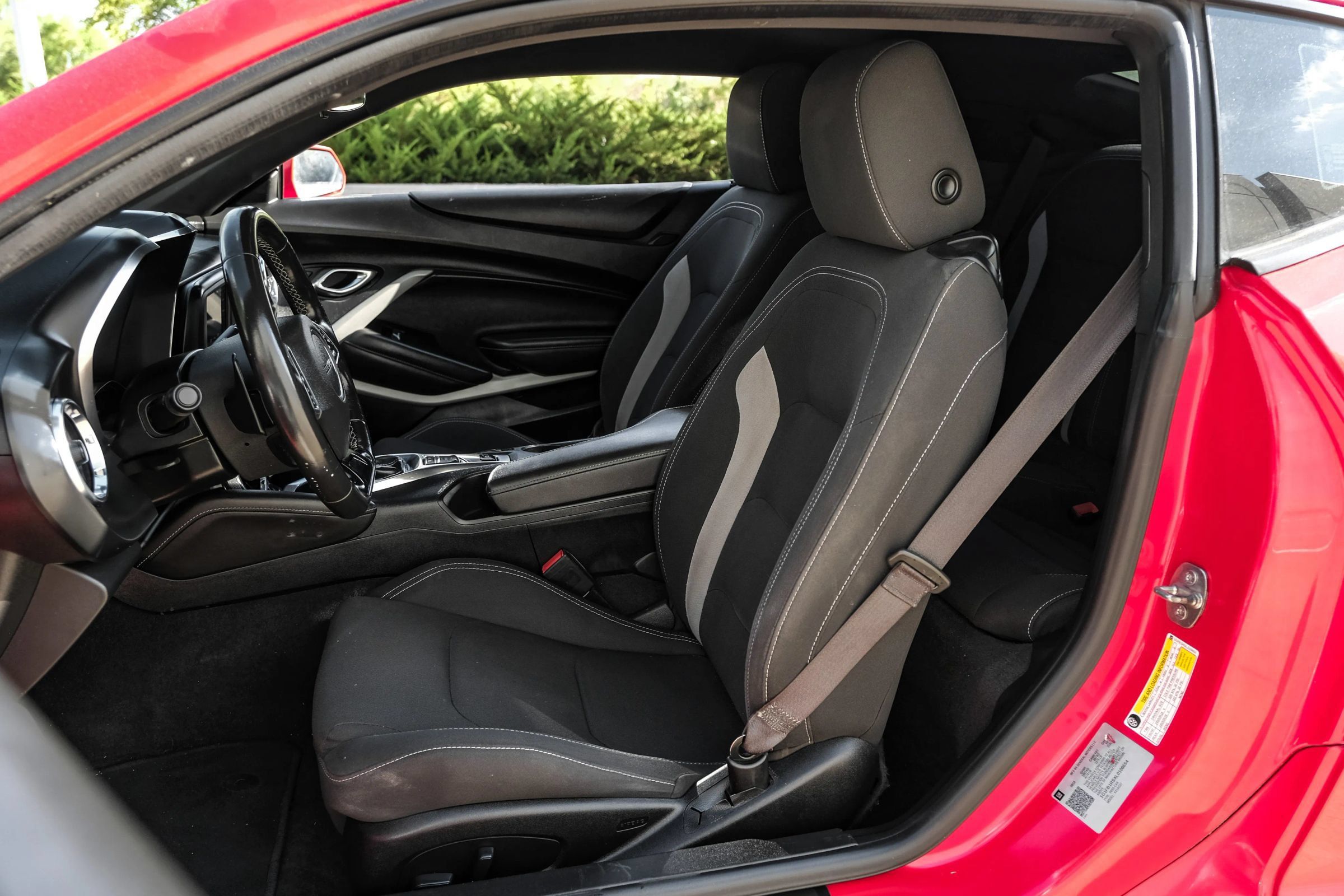 Used 2020 Chevrolet Camaro LT RWD image 33