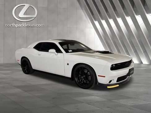 Used 2019 Dodge Challenger R/T Scat Pack w/ Shaker Package image 5