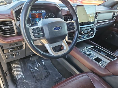 Used 2023 Ford Expedition Limited image 11