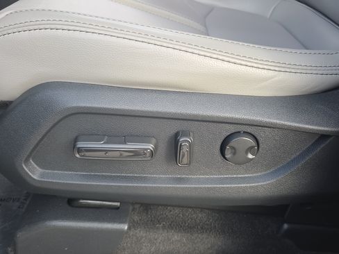 Used 2023 Honda Pilot Touring image 10