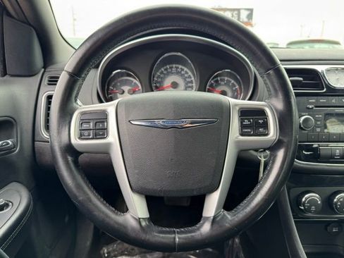 Used 2011 Chrysler 200 Touring FWD image 27