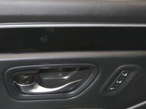 Used 2025 Honda Pilot Touring image 8