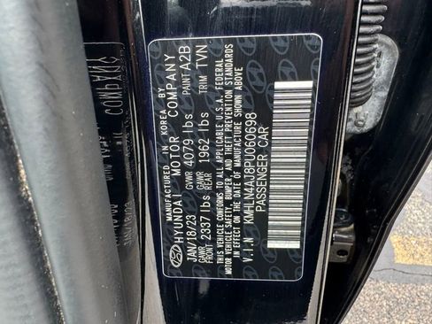 Used 2023 Hyundai Elantra Limited image 31