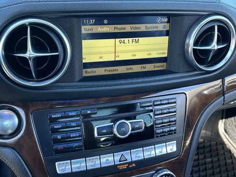 Used 2013 Mercedes-Benz SL 550 image 26