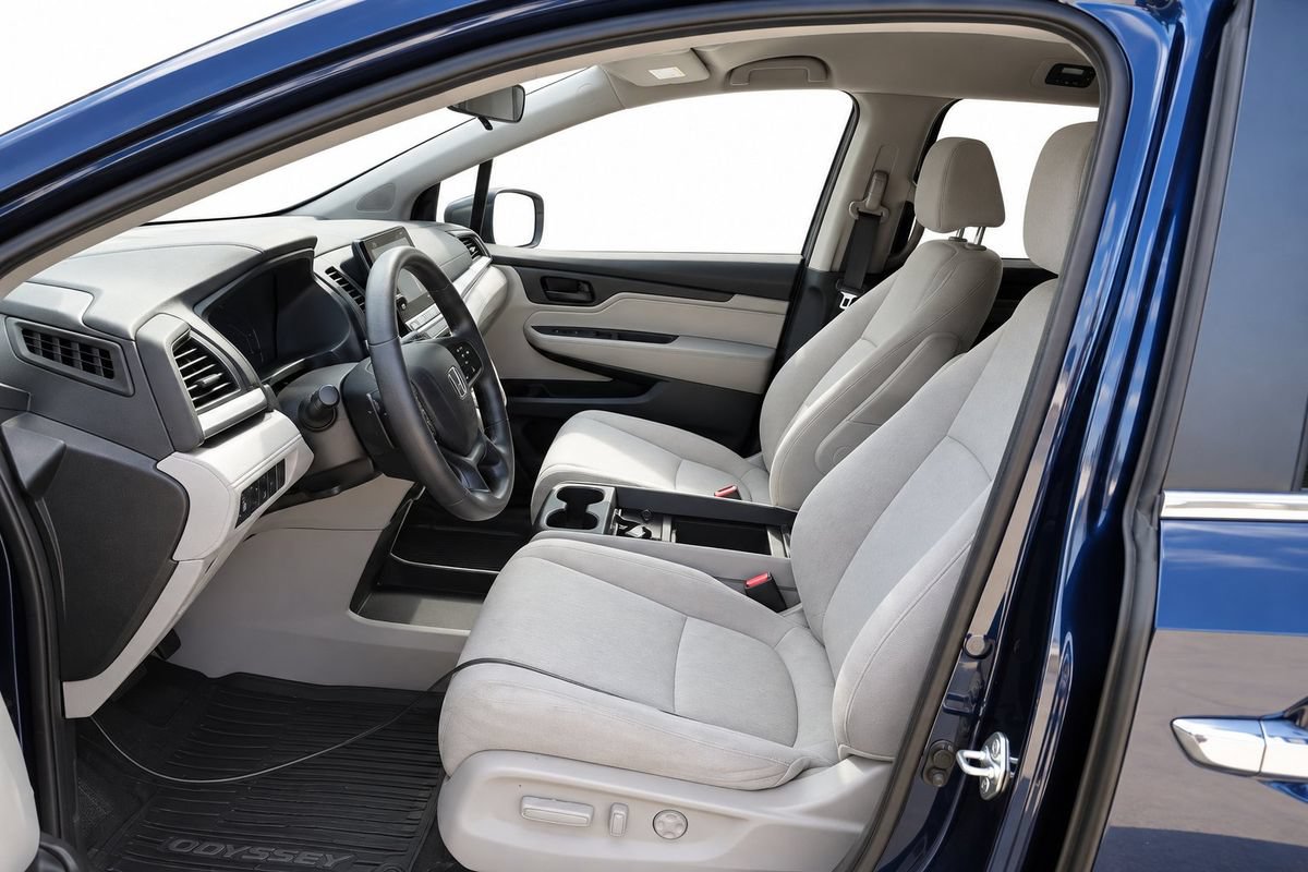 Used 2019 Honda Odyssey EX image 3