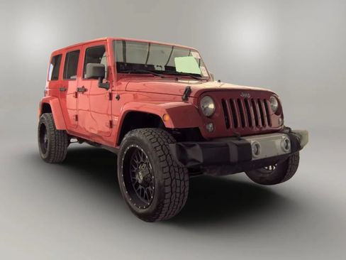 Used 2014 Jeep Wrangler Unlimited Sahara w/ Connectivity Group AWD/4WD image 4