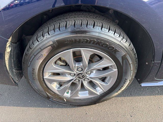 Used 2023 Toyota Sienna XLE FWD image 14
