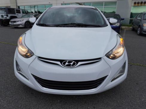 Used 2016 Hyundai Elantra SE w/ Option Group 02 FWD image 2