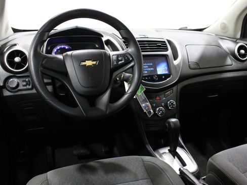 Used 2015 Chevrolet Trax LS FWD image 2