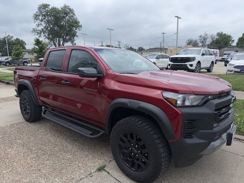 Used 2025 Chevrolet Colorado Trail Boss AWD/4WD image 4