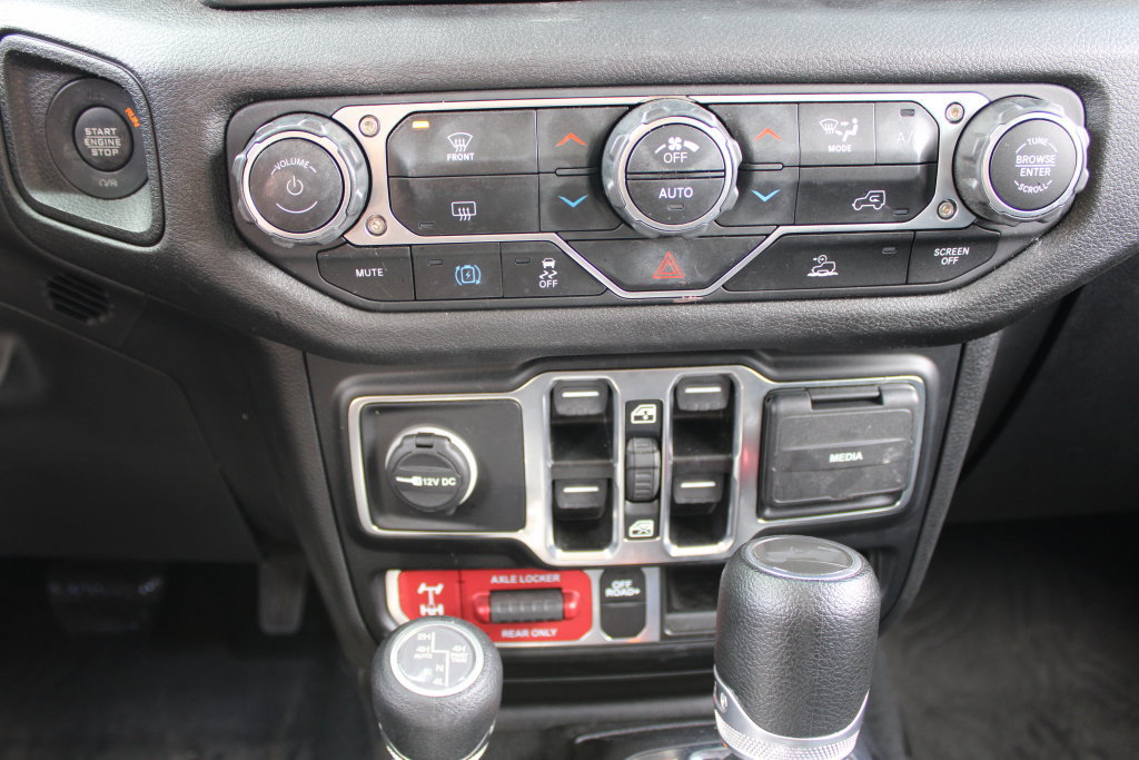 Used 2024 Jeep Wrangler Unlimited AWD/4WD image 17
