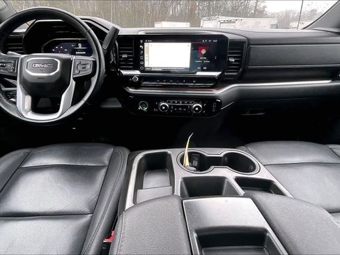 Used 2024 GMC Sierra 1500 SLT image 15