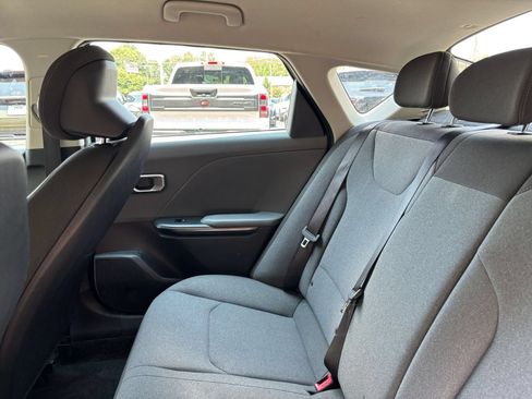 Used 2025 Kia K4 FWD image 38
