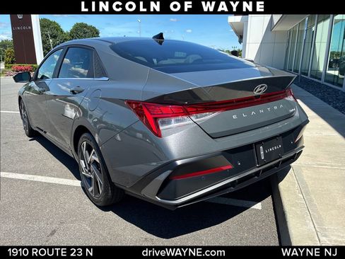 Used 2024 Hyundai Elantra Limited FWD image 3
