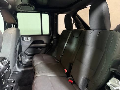 Used 2019 Jeep Wrangler Unlimited Sahara w/ Uconnect 4C Nav & Sound Group AWD/4WD image 24