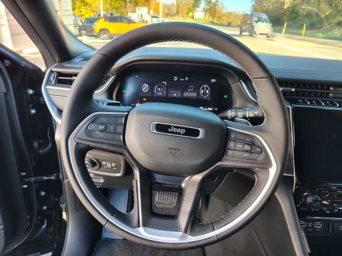 New 2025 Jeep Grand Cherokee Limited image 31