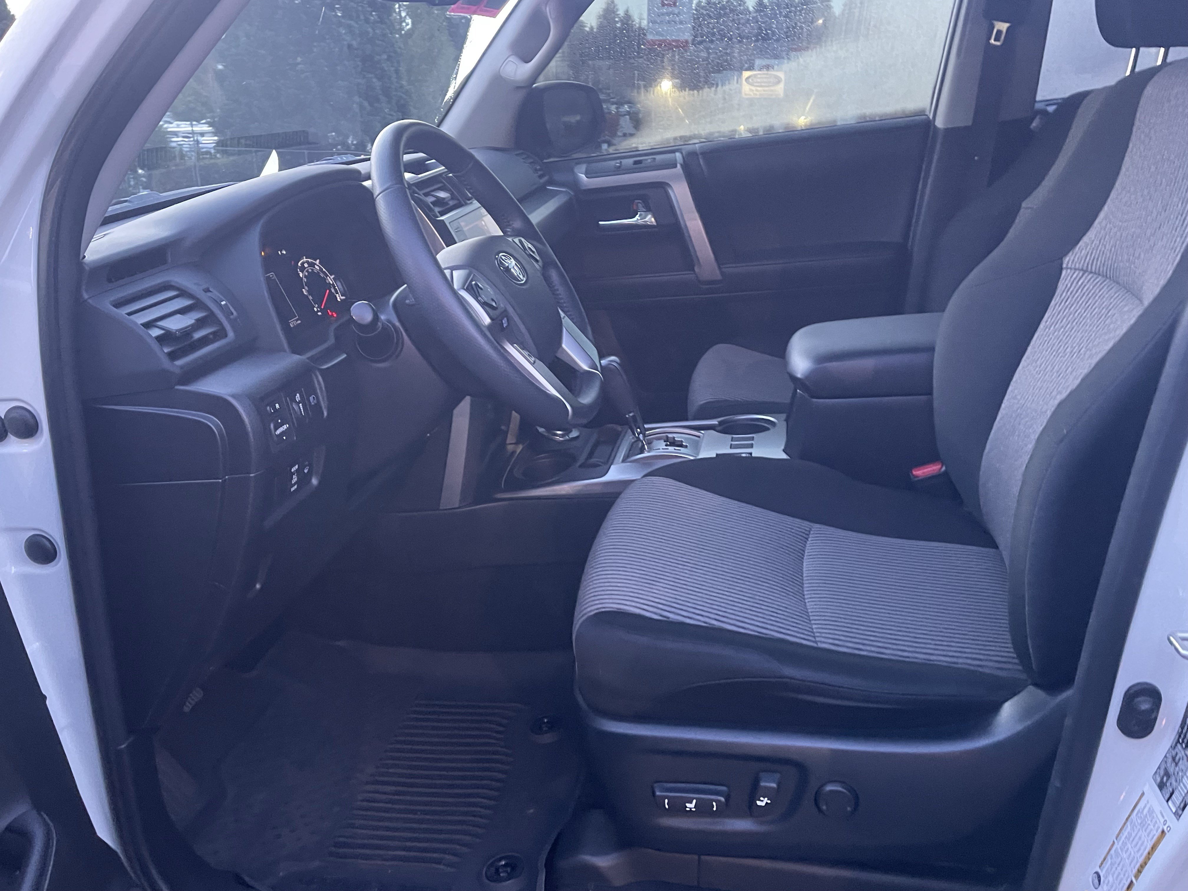 Used 2022 Toyota 4Runner SR5 AWD/4WD image 11