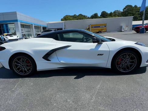 Used 2023 Chevrolet Corvette Stingray Premium Conv w/ Z51 Performance Package RWD image 9