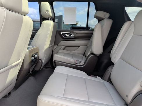 Used 2023 Chevrolet Tahoe Z71 w/ Luxury Package AWD/4WD image 30